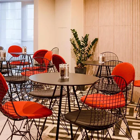 Ibis Center Hotell 3*